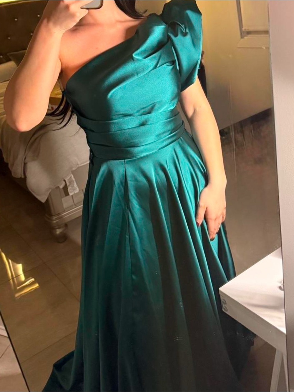 One-Shoulder Emerald Satin Evening Dress